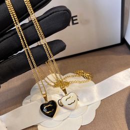 Lyxvarumärke Pendant Halsband Hjärtat designat för kvinnor Långkedja 18K Guldpläterad halsband Designer Smycken Utsökta tillbehör Par Present utan låda