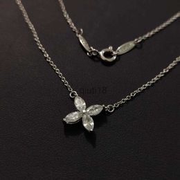 Pendant Necklaces Luxury Pendant Necklace Brand Designer Victoria Top Sterling Silver Flower Crystal Zircon Charm Short Collar Choker With Box Party Gift Wedding W