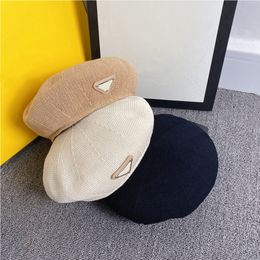 Designer Women's Cap Luxury Berets Fashion Style Ball Casual Retro Ice Silk Flat Top Hat Party Play Top Hat