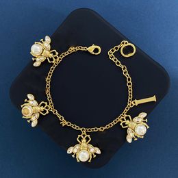 Luxury Women Jewellery Gold Bracelet Fashionable and Simple Vintage Bee Paired with Pearl Design Letters Decorated Dazzling Copper Material Women Bracelet