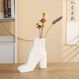 Vases Fashion Brand Design Boots Vase Resin Split Toe Chunky High Heel Shoes Flower Creative Women Pot Home Decor 230915