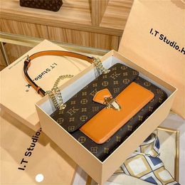 Cheap 80% Off Hong Kong Genuine Leather Presbyopia Single Shoulder Underarm Women's Summer Hundred Straddle Messenger Chain Bag 2023 New Trend code 899