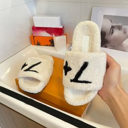 Plush Slippers Designer Shoes Flip Flops Fashion Anti-Slip Female Slides Comfort Mules Puffy Style Women Fluffy Faux Fur Sandals Warm Indoor Letter Printed Shoes
