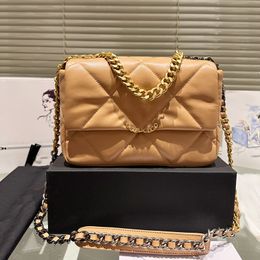 19 Womens Shoulder Bag Gold Hardware Metal Chain Luxury Handbag Leather Clamshell Diamond Cheque Matelasse Chain Crossbody Bags Designer Makeup Sacoche Purse 26cm