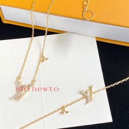 Europe America Fashion Necklace Bracelet Earrings Lady Women Brass Gold-color Hardware Engraved V Initials Crystal Rhinestones Ico287d