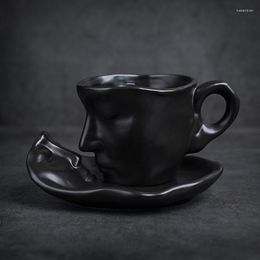 Mugs European Retro Bar Creative Gift Sculpture Couple Mug Exquisite Matte Ceramic Coffee Cup Saucer Set