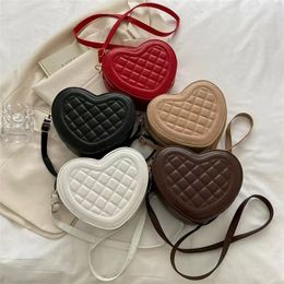 designer bag Shoulder Bags Love shaped heart bag fashion bag mini luxury bags women latest fashion Shopping Handbag Fashion Bags trend fresh and pleasant Colour