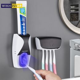 Toothbrush Holders Holder Automatic Toothpaste Dispenser Set Dustproof Sticky Suction Wall Mounted Squeezer for Bathroom 230915