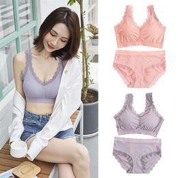 Women Summer Ice Silk Ribbed Sports Underwear Set Scalloped Lace Trim Wire Padded Bra Panty Briefs Fitness Lingerie Bras Sets210I