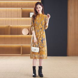 Yellow Vintage Graphic Sweaters Dress 2023 Autumn Winter O-Neck Soft Warm Lady Midi Frocks Long Sleeve Women Fashion Designer Slim Fit Stylish Party Knitted Dresses