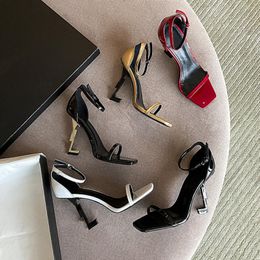 2023 Women's Sandals Luxury Dress Designer Shoes Sneakers High Heels Patent Leather Gold Tone Triple Black Nude Lady Sandals Party Wedding Office Pumps Shoe