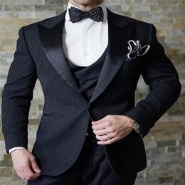 Handsome Groomsmen Peak Lapel Groom Tuxedos Mens Wedding Dress Man Jacket Blazer Prom Dinner 3 Piece SuitJacket Pants Tie Vest B2304