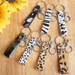 Keychains Lanyards Leopard Genuine Leather Zebra Cow Skin Keychains for Women Leather Key Rings Q230918