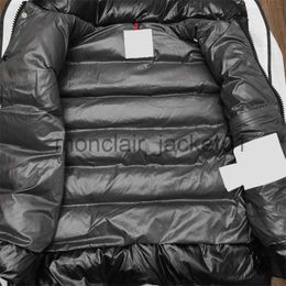 Mens Down Parkas Designer Vest Down Jacket Winter Warm Sleeveless Sweatshirt Luxury Feather Material Loose Coat Fashion Trend Men And Women Cardigan Jacket Caps Are