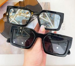 Clash Square Sunglasses Black Grey Lens Mens Sunnies Gafas de sol Designer Sunglasses Shades Occhiali da sole UV400 Protection Eyewear