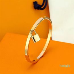Lock Bracelet Design Pendant Bracelet Bangle for women fashion Stainless steel Jewellery Never fade Wedding bride gift womens Eterna177q