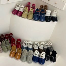 First Walkers Neugeborene Babyschuhe Booties Lovey Sockenstiefel Kinder Kleinkind Schuhe Schaffell Lammfell Klassische Mädchen Jungen Winter Slip-on Wolle Geschenk für kleine Babys von 0–18 Monaten