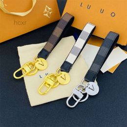 Lanyards Love Gifts Lover Keychain Designer Brand Lanyards for Keys New Luxury Women Men Gold Leather Car Keychain Girls Bag Classic Patter