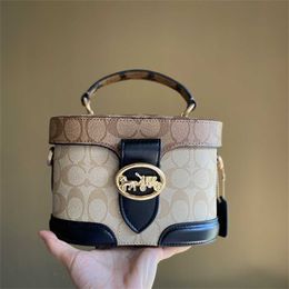 2023 New Women's TRAIL Cowhide Flip Makeup Riveted One Cross Body 88% Off Online sales