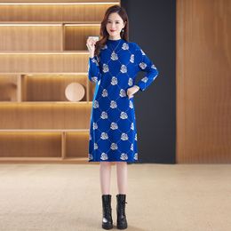 2023 Designer Blue Retro Floral Sweaters Dress Autumn Winter O-Neck Slim Vacation Knitted jumper Dresses Long Sleeve Sweet Chic Soft Warm Party Elegant Midi Frocks