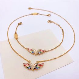 Europe America Style Jewellery Sets Lady Women Engraved V Initials Essential V California Dreaming Coloured Diamond Necklace Bracelet2352