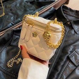 High quality Westernised women's 2023 New Fashion Lingge Chain Handheld Small Square 88% Off Online sales