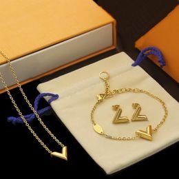 Europe America Fashion Jewellery Sets Lady Womens Gold Silver-color Metal Engraved V Initials Essential V Necklace Bracelet Earrings335b