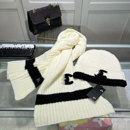 white scarf hat set woman men winter classic designer hats scarves sets knitted schal beanie cashmere letter embroidery beanies High quality scarfs