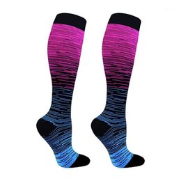 Adult Sweat Absorbing Hiking Gradient Color Nylon Breathable Sports Support Elastic Run Compression Socks Non Slip Comfortable1261a