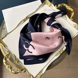 Scarves High-end Brand Silk Square Scarf Fashion Four Seasons Girls Shawl Exquisite Design Lover Gift New Style Counter Headband Lovers Accessories 53X53F03V
