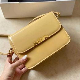 triomphe Handbag Shoulder Bags Women luxurys Smooth Cowhide Teen Cuir Golden Chain Designer messenger Shopping bag Lady Wallet 18cm 22cm Red