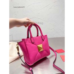 Valentine Water bag Handheld Shoulder Evening Cross Bags Basket Bucket Purse 23 Women Designer Bag Cabbage Lady Temperament Small V-button Rivet Ephh