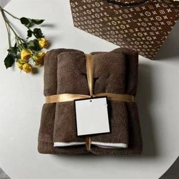 Luxury Simple Face Bath Towel Set 2 Pieces Sets Fashion Designer Coral Velvet Towels Unisex Absorbent Baby Men Womens Wash Cloths 276h