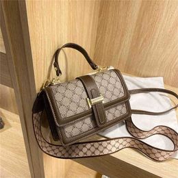 Cheap 90% off handbag printed wide strap portable trend splicing contrast single shoulder bag See model 256