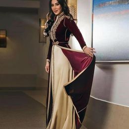 Vintage Burgundy Moroccan Kaftan Evening Dress 2022 V Neck Long Sleeve Gold Lace Arabic Prom Dresses Beaded Formal Party Gowns Ves245Z