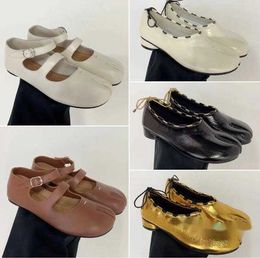 Margiela Ballerinas Luxury Designer Tabi Women Ballerina Shoe Sandal Half Casual Shoes Ballef Flat Leather Slip Boot Lambskin Calf Dance Loafers Size 35-4