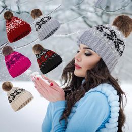 Berets 2023 Snowflake Pompom Beanie Hat Christmas Gift Korean Winter Warm Knitting Thick For Women And Men Valentine's Day