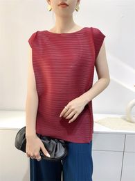 Kadın Tişörtleri Miyake T-Shirt Yaz 2023 Piled Üst Moda Kişiselleştirilmiş İnce Fit Elastik Gevşek Katı Kısa Kollu Kadınlar İçin