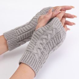Mode Kurze Zopf Handschuhe Häkeln Arm Fingerlose Winter Fäustlinge Frauen Mode-Accessoires