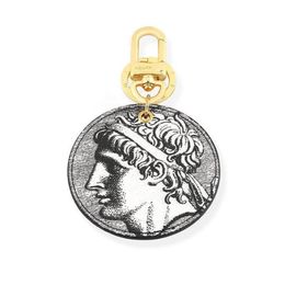 Personalit Creative Round Key Wallet Classic Letter Leather Portrait Male Car Keychain Character Pendant Women and Men Shouder Bag339d