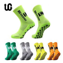 Sports Socks UGUPGRADE 2023 New ANTI SLIP Football Mid Calf Non Slip Soccer Cycling Mens Warm Sock EU38-45 230918