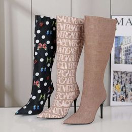 Amerikanische Damen-High-Heels-Medu-Stiefel mit Jacquard-Stickerei und Designer-Schuhen, sexy spitze Lederschuhe, modische Stiefel mit Reißverschluss hinten für Damen