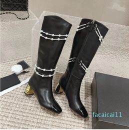 Luxury Designer Women Long Boots Fashion Genuine Leather Boots Med Heels Pearls Chain Knee High Boots Winter Autumn Shoes Waterproof Outside Female Booties
