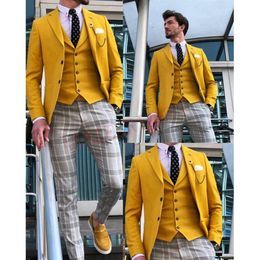 New Designs Casual Yellow Mens Suits Tuxedo 3 Piece Tailored Slim Male Blazer Pants Vest Set Suit for Men Handsome Men's Clot176t