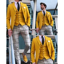 New Designs Casual Yellow Mens Suits Tuxedo 3 Piece Tailored Slim Male Blazer Pants Vest Set Suit for Men Handsome Men's Clot242M