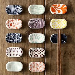 Flatware Sets 1PC Ceramic Chopsticks Holder Chinese Style Colorful Chopstick Rack Pillow Care Rest Kitchen Tableware Gadget Supplies 230919