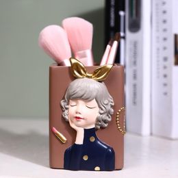 Storage Bottles Creative Cute Girl Pen Holder 3d Stereo Character Statue Desktop Decoration Bedroom Office Makeup Brush