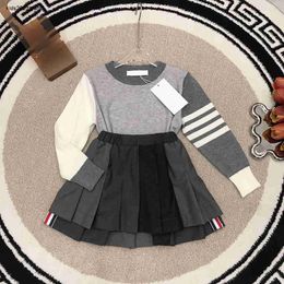 Dress suits for Girls Academic style autumn sets Size 100-150 CM 2pcs Contrast color patchwork design sweater and pleated skirt Sep15