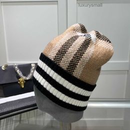 Designer Beanie Skull Caps Hats beanie stripe Knitted Luxury Hat trend autumn winter wool Essential for winter Elegance versatile temperament Casual fashion warm g