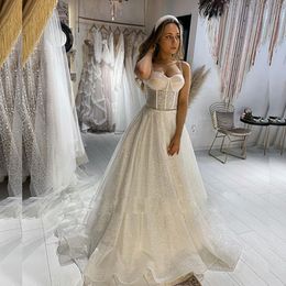 Abiti da sposa in tulle con punti salienti spruzzati in oro Abito da sposa con cinghie bling bling per la sposa Abito da sposa piuttosto brillante con linea A